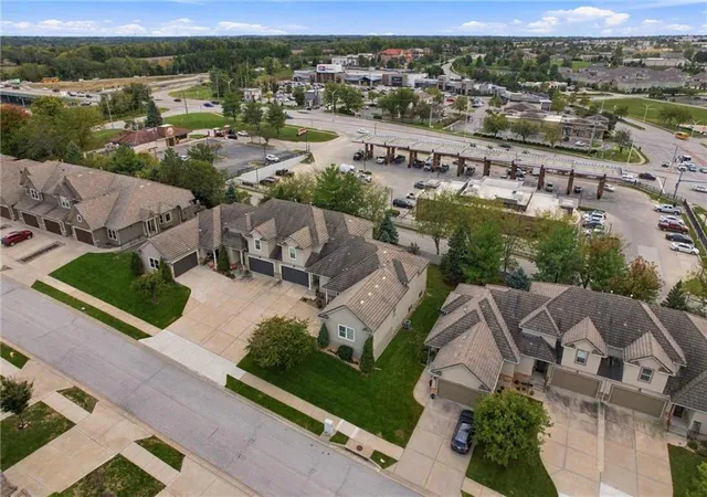 Photo 1 of Townhouse for sale at 811 NE Lone Hl Dr, Lees Summit, MO 64064 | MLS# 2647687 | Listing updated on 2026-10-29