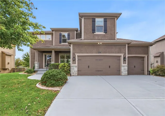 Single family home for sale at 104 SW Shores Dr, Lees Summit, MO 64064 | MLS# 2647691