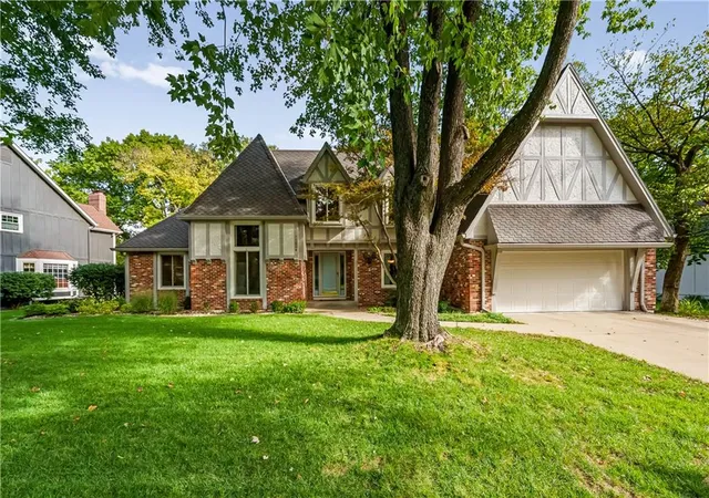Photo 1 of Single family home for sale at 11004 W 120th Terrace, Overland Park, KS 66213 | MLS# 2647693 | Listing updated on 2026-10-23
