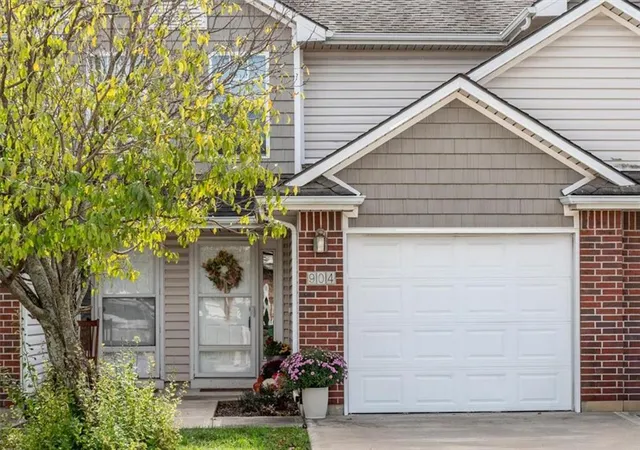 Photo 2 of Townhouse for sale at 904 SW Peach Tree Ln, Lees Summit, MO 64064 | MLS# 2647694 | Listing updated on 2026-10-24