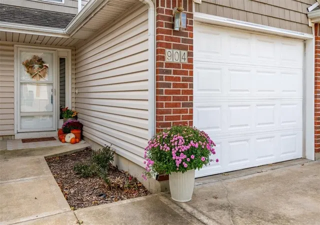 Photo 3 of Townhouse for sale at 904 SW Peach Tree Ln, Lees Summit, MO 64064 | MLS# 2647694 | Listing updated on 2026-10-24