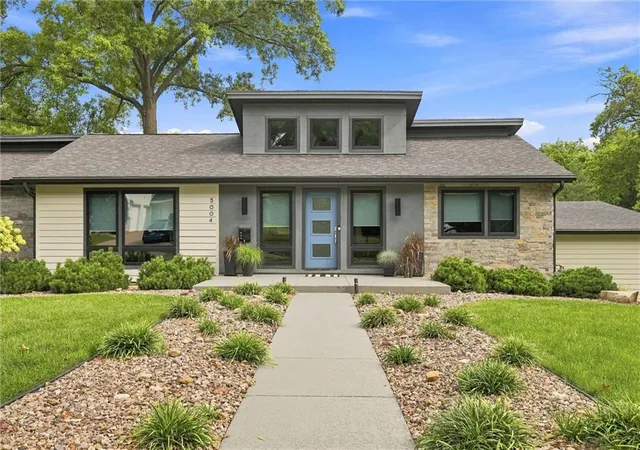 Photo 1 of Single family home for sale at 3004 West 82nd Ter, Leawood, KS 66206 | MLS# 2647697 | Listing updated on 2026-10-23