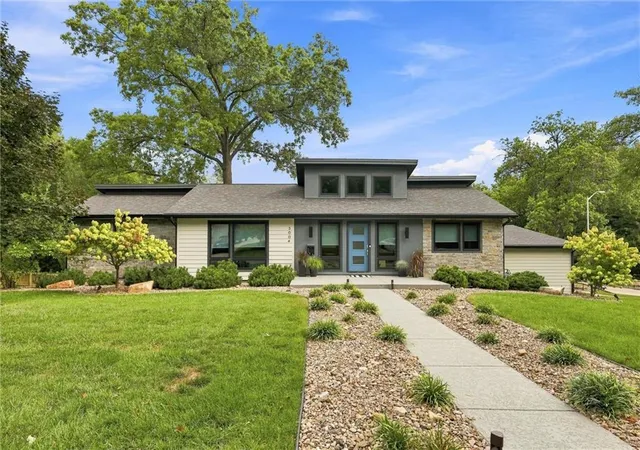 Photo 2 of Single family home for sale at 3004 West 82nd Ter, Leawood, KS 66206 | MLS# 2647697 | Listing updated on 2026-10-23