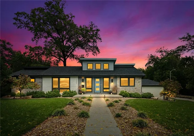 Photo 3 of Single family home for sale at 3004 West 82nd Ter, Leawood, KS 66206 | MLS# 2647697 | Listing updated on 2026-10-23