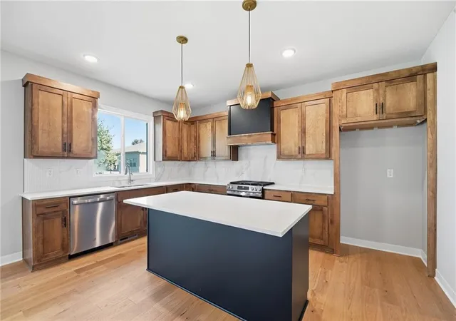 Photo 4 of Single family home for sale at 18550 W 195th Street, Spring Hill, KS 66083 | MLS# 2647699 | Listing updated on 2026-10-22