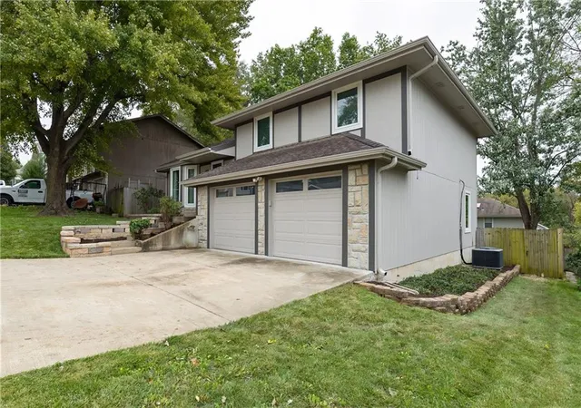 Photo 3 of Single family home for sale at 140 Debra St, Lansing, KS 66043 | MLS# 2647711 | Listing updated on 2026-10-22