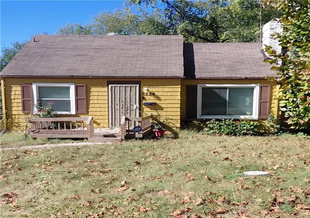Single family home for sale at 8538 Highland Ave, Kansas City, MO 64131 | MLS# 2647713