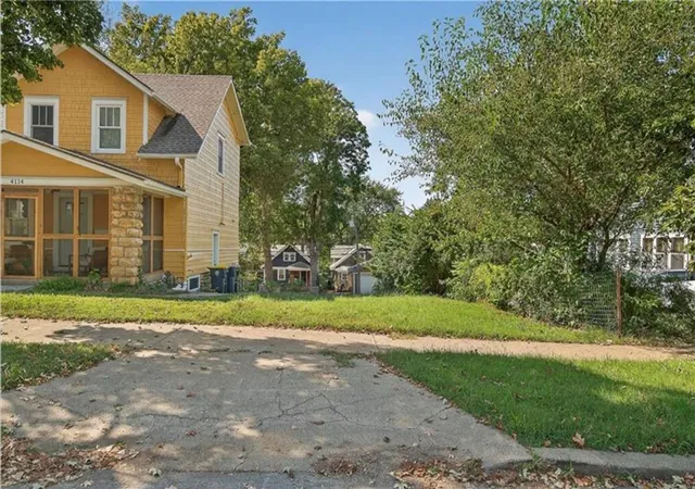 Photo 1 of Land for sale at 4112 Holmes St, Kansas City, MO 64110 | MLS# 2647714 | Listing updated on 2026-10-28