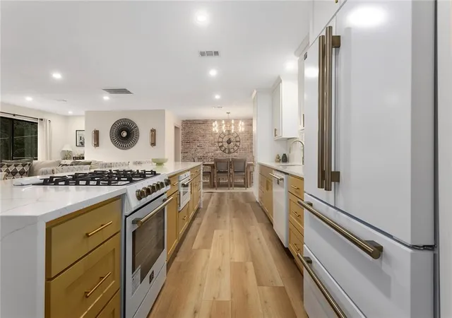 Photo 3 of Single family home for sale at 9730 State Line Rd, Leawood, KS 66206 | MLS# 2647719 | Listing updated on 2026-10-18
