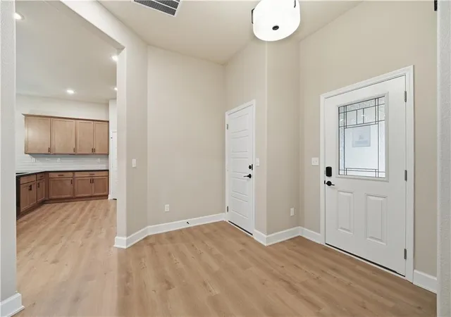 Photo 4 of Single family home for sale at 18420 W 195th Street, Spring Hill, KS 66083 | MLS# 2647720 | Listing updated on 2026-10-22