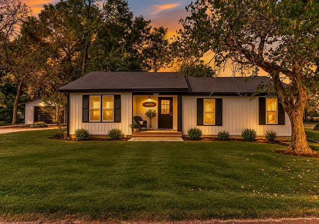 Photo 1 of Single family home for sale at 203 N Pennsylvania Ave, East Lynne, MO 64743 | MLS# 2647721 | Listing updated on 2026-10-29