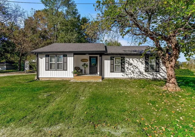 Photo 3 of Single family home for sale at 203 N Pennsylvania Ave, East Lynne, MO 64743 | MLS# 2647721 | Listing updated on 2026-10-29