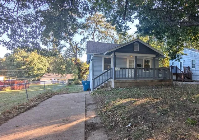 Single family home for sale at 439 E Aberdeen St, Independence, MO 64055 | MLS# 2647722