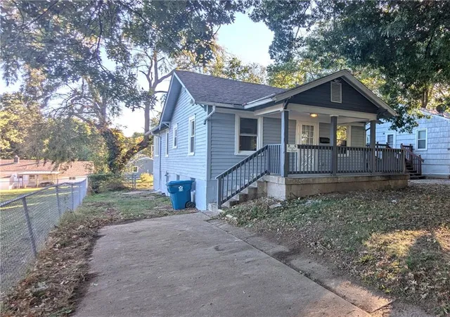 Photo 1 of Single family home for sale at 439 E Aberdeen St, Independence, MO 64055 | MLS# 2647722 | Listing updated on 2026-10-19