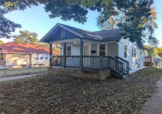 Photo 2 of Single family home for sale at 439 E Aberdeen St, Independence, MO 64055 | MLS# 2647722 | Listing updated on 2026-10-19