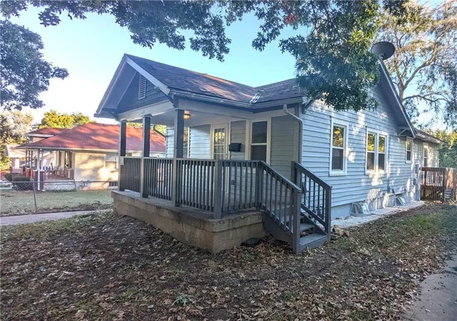 Photo 3 of Single family home for sale at 439 E Aberdeen St, Independence, MO 64055 | MLS# 2647722 | Listing updated on 2026-10-19