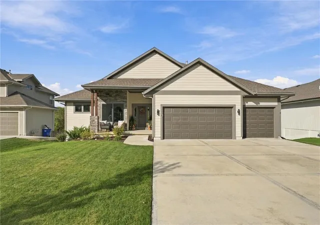 Photo 2 of Single family home for sale at 2850 W Wabash St, Olathe, KS 66061 | MLS# 2647727 | Listing updated on 2026-10-22