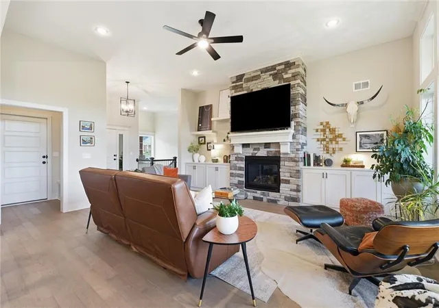Photo 4 of Single family home for sale at 2850 W Wabash St, Olathe, KS 66061 | MLS# 2647727 | Listing updated on 2026-10-22