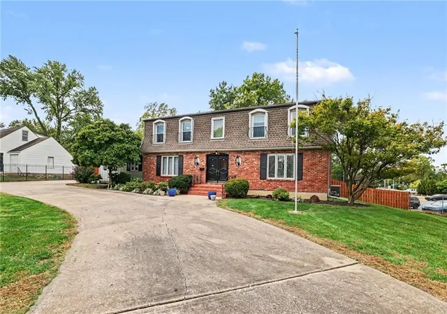 Photo 3 of Single family home for sale at 4950 Parish Dr, Roeland Park, KS 66205 | MLS# 2647734 | Listing updated on 2026-10-19
