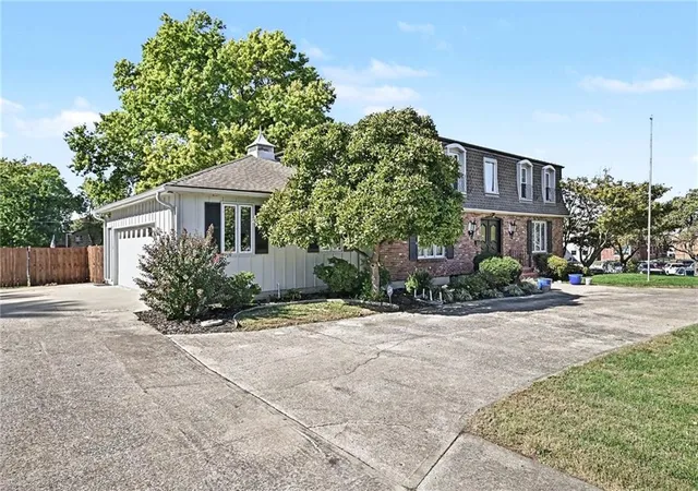Photo 3 of Sale Pending at 4950 Parish Dr, Roeland Park, KS 66205 | MLS# 2647734 | Listing updated on 2026-10-23