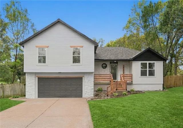 Single family home for sale at 703 W Lawrence St, Spring Hill, KS 66083 | MLS# 2647761