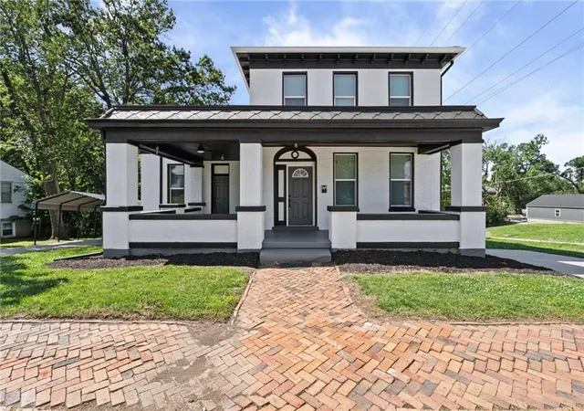 Single family home for sale at 222 W Market St, Warrensburg, MO 64093 | MLS# 2647766