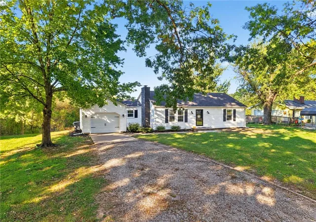 Photo 3 of Single family home for sale at 106 Dunns Ln, Richmond, MO 64085 | MLS# 2647767 | Listing updated on 2026-10-29
