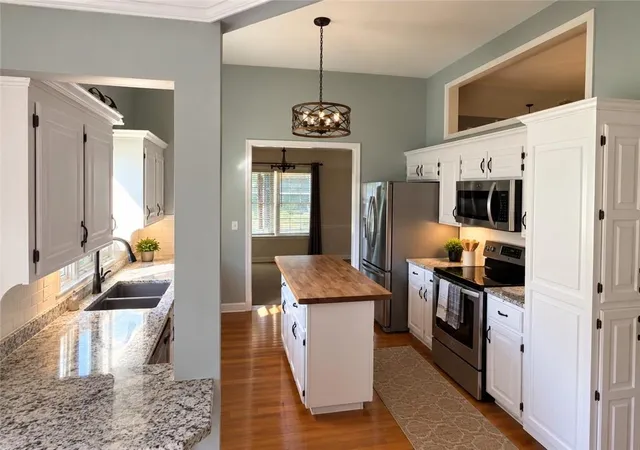 Photo 3 of Single family home for sale at 1705 NE Misty Ln, Lees Summit, MO 64086 | MLS# 2647773 | Listing updated on 2026-10-20