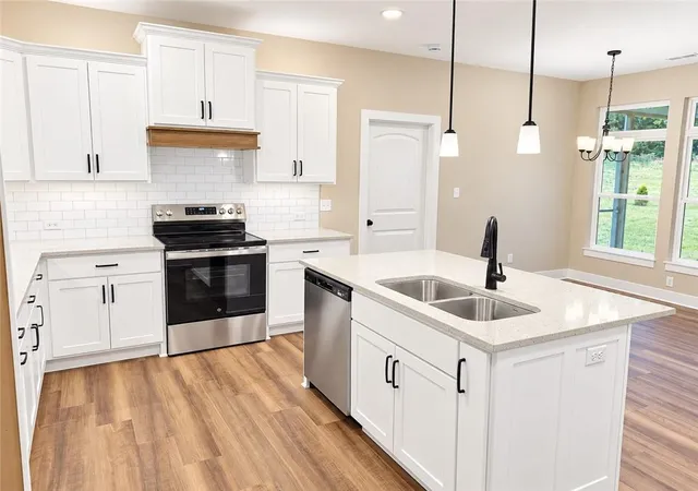 Photo 3 of Single family home for sale at 2924 N 114th Terrace, Kansas City, KS 66109 | MLS# 2647774 | Listing updated on 2026-10-23