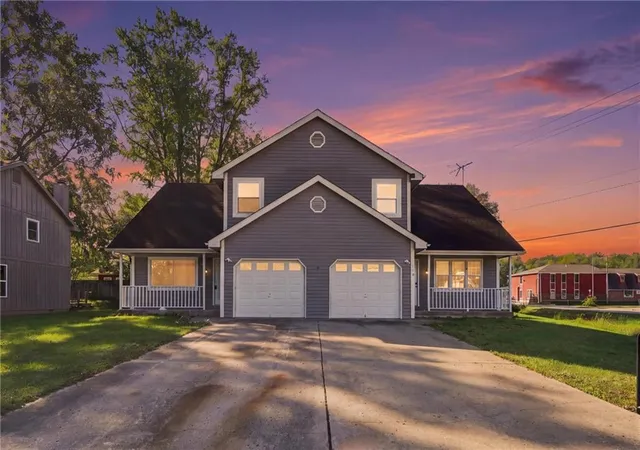 Photo 1 of Multi family home for sale at 307b E Main St, Smithville, MO 64089 | MLS# 2647776 | Listing updated on 2026-10-20