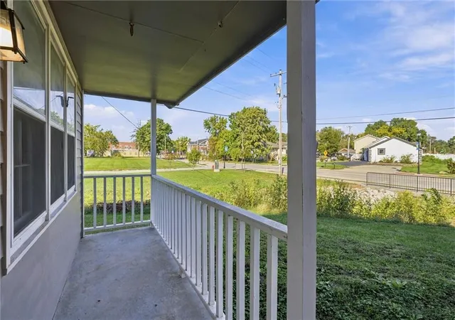Photo 3 of Multi family home for sale at 307b E Main St, Smithville, MO 64089 | MLS# 2647776 | Listing updated on 2026-10-20