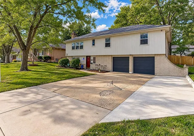Photo 2 of Single family home for sale at 11712 E 62nd Terrace, Kansas City, MO 64133 | MLS# 2647777 | Listing updated on 2026-10-22
