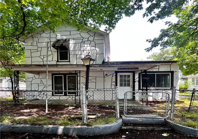 Single family home for sale at 1327 S Kentucky Ave, Joplin, MO 64801 | MLS# 2647781