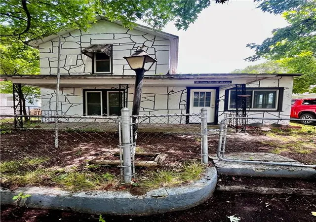 Photo 1 of Single family home for sale at 1327 S Kentucky Ave, Joplin, MO 64801 | MLS# 2647781 | Listing updated on 2026-10-24