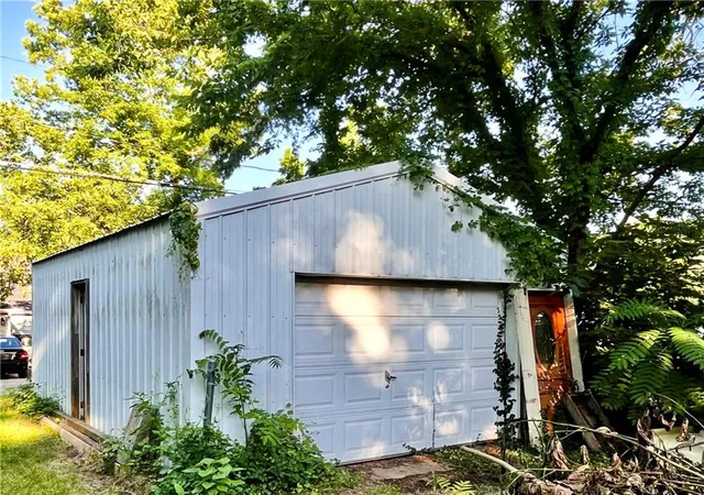 Photo 3 of Single family home for sale at 1327 S Kentucky Ave, Joplin, MO 64801 | MLS# 2647781 | Listing updated on 2026-10-24