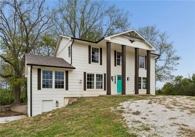 Photo 3 of Single family home for sale at 26 Sw 365th Road, Warrensburg, MO 64093 | MLS# 2647793 | Listing updated on 2026-10-20