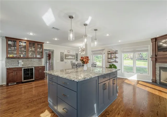 Photo 3 of Single family home for sale at 9260 Oakcrest Dr, Lenexa, KS 66227 | MLS# 2647794 | Listing updated on 2026-10-30