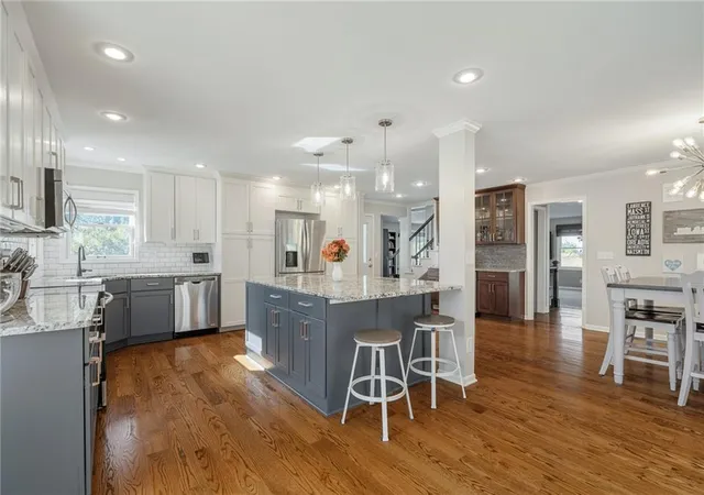 Photo 4 of Single family home for sale at 9260 Oakcrest Dr, Lenexa, KS 66227 | MLS# 2647794 | Listing updated on 2026-10-30