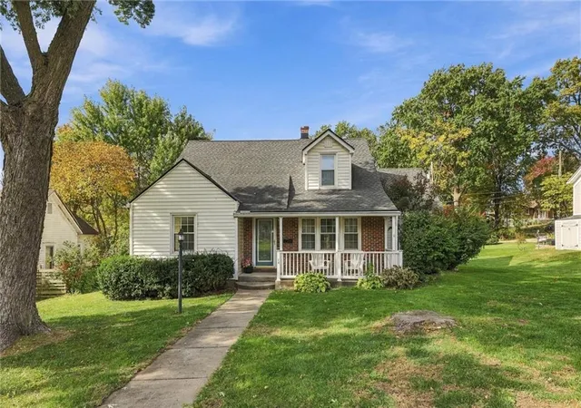 Photo 1 of Single family home for sale at 24 Fairview Ave, Liberty, MO 64068 | MLS# 2647796 | Listing updated on 2026-10-29