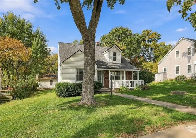 Photo 2 of Single family home for sale at 24 Fairview Ave, Liberty, MO 64068 | MLS# 2647796 | Listing updated on 2026-10-29