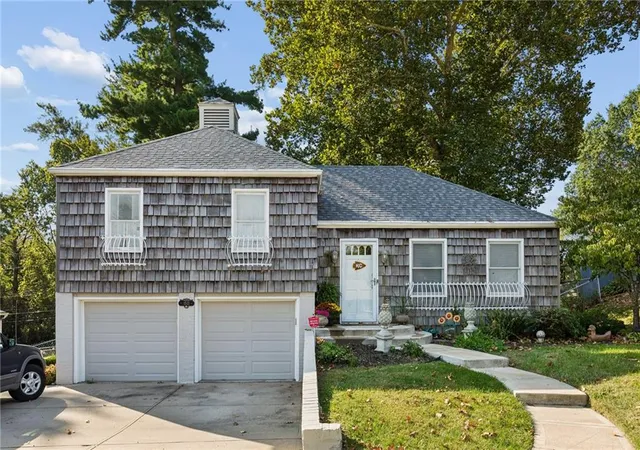 Photo 1 of Single family home for sale at 1513 Ne Englewood Rd, Kansas City, MO 64118 | MLS# 2647805 | Listing updated on 2026-10-20