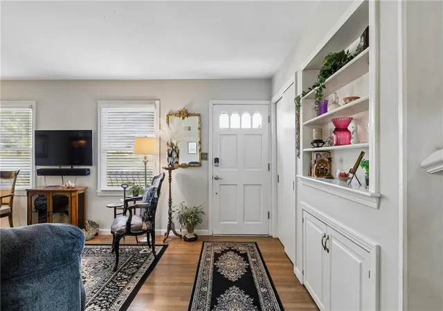 Photo 4 of Single family home for sale at 1513 NE Englewood Rd, Kansas City, MO 64118 | MLS# 2647805 | Listing updated on 2026-10-20