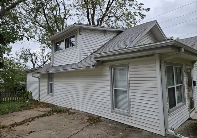 Photo 1 of Single family home for sale at 100 S Willis Ave, Independence, MO 64050 | MLS# 2647810 | Listing updated on 2026-10-22