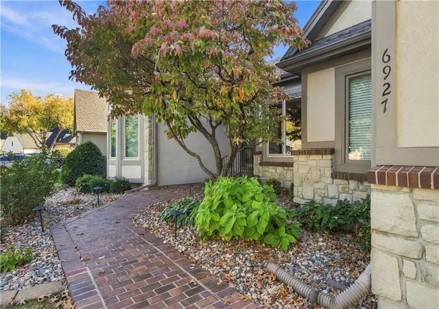 Photo 1 of House for sale at 6927 W 130th Street, Leawood, KS 66209 | MLS# 2647812 | Listing updated on 2026-10-30