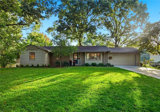 Photo 1 of Sale Pending at 9815 Howe Dr, Leawood, KS 66206 | MLS# 2647815 | Listing updated on 2026-10-23