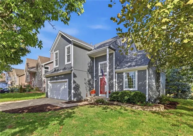 Photo 3 of Single family home for sale at 910 W Elizabeth St, Olathe, KS 66061 | MLS# 2647816 | Listing updated on 2026-10-23