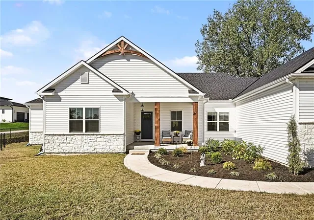 Photo 4 of Single family home for sale at 19920 NE F Hwy, Smithville, MO 64089 | MLS# 2647817 | Listing updated on 2026-10-22