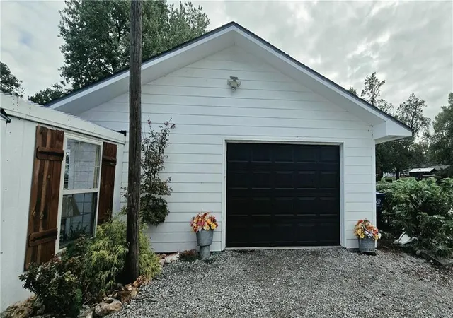 Photo 4 of Single family home for sale at 214 Ricky Bennett Way, Girard, KS 66743 | MLS# 2647819 | Listing updated on 2026-10-20
