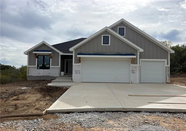 Photo 1 of Single family home for sale at 4805 Ne 86th Terrace, Kansas City, MO 64156 | MLS# 2647823 | Listing updated on 2026-10-20