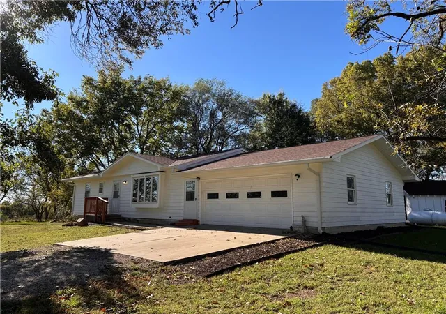 Photo 2 of Single family home for sale at 9784 Half Mound Rd, Valley Falls, KS 66088 | MLS# 2647824 | Listing updated on 2026-10-22